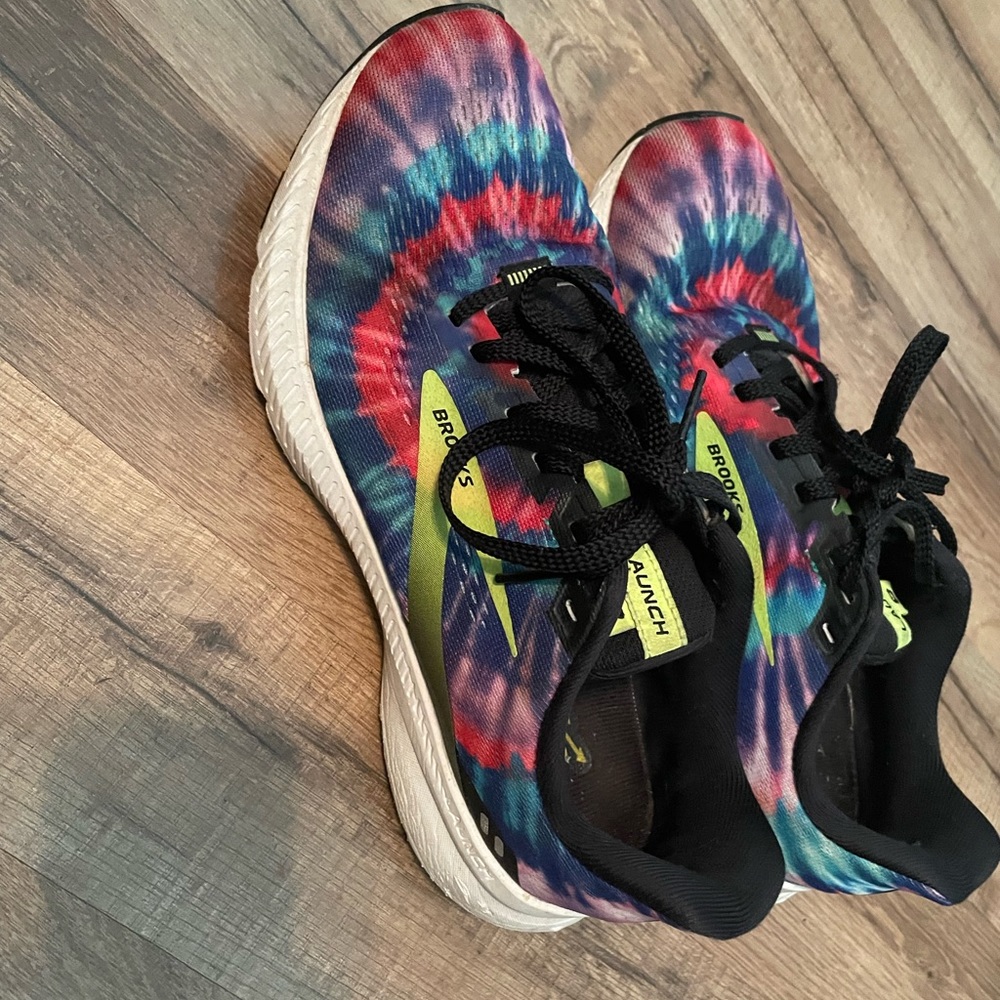 Brooks launch tie dye 8.5